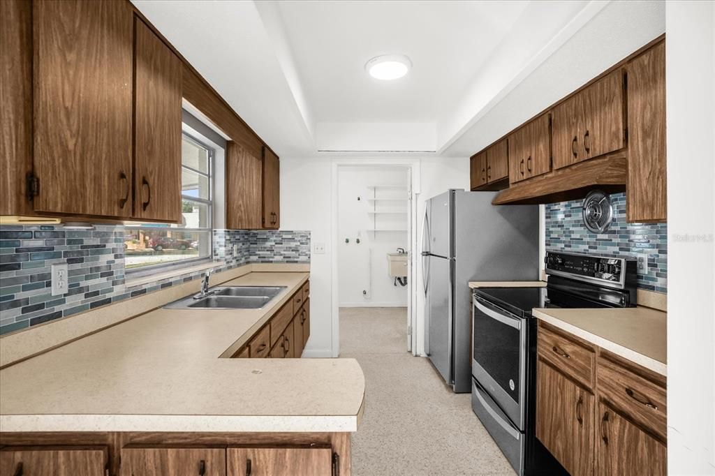 合同活跃: $219,000 (2 贝兹, 2 浴室, 1129 平方英尺)