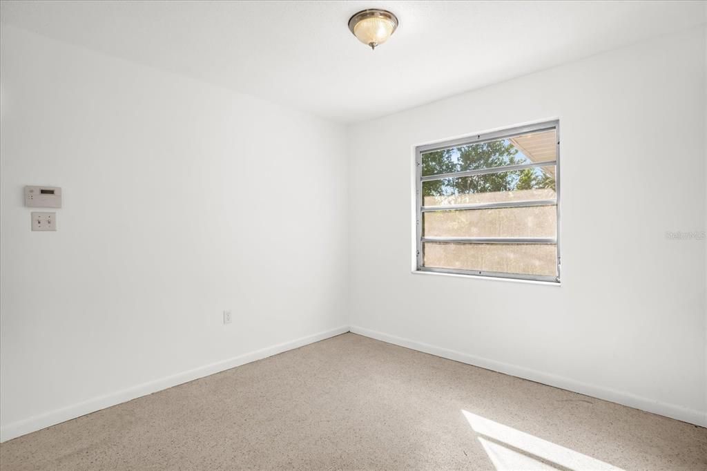 合同活跃: $219,000 (2 贝兹, 2 浴室, 1129 平方英尺)