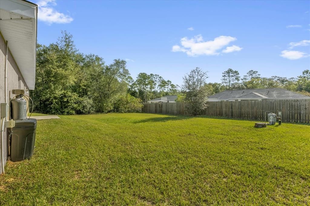 合同活跃: $239,000 (3 贝兹, 2 浴室, 1335 平方英尺)