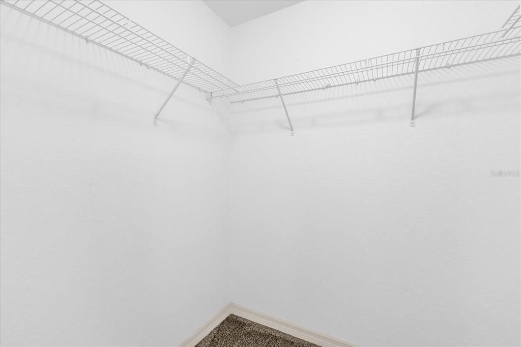 合同活跃: $239,000 (3 贝兹, 2 浴室, 1335 平方英尺)