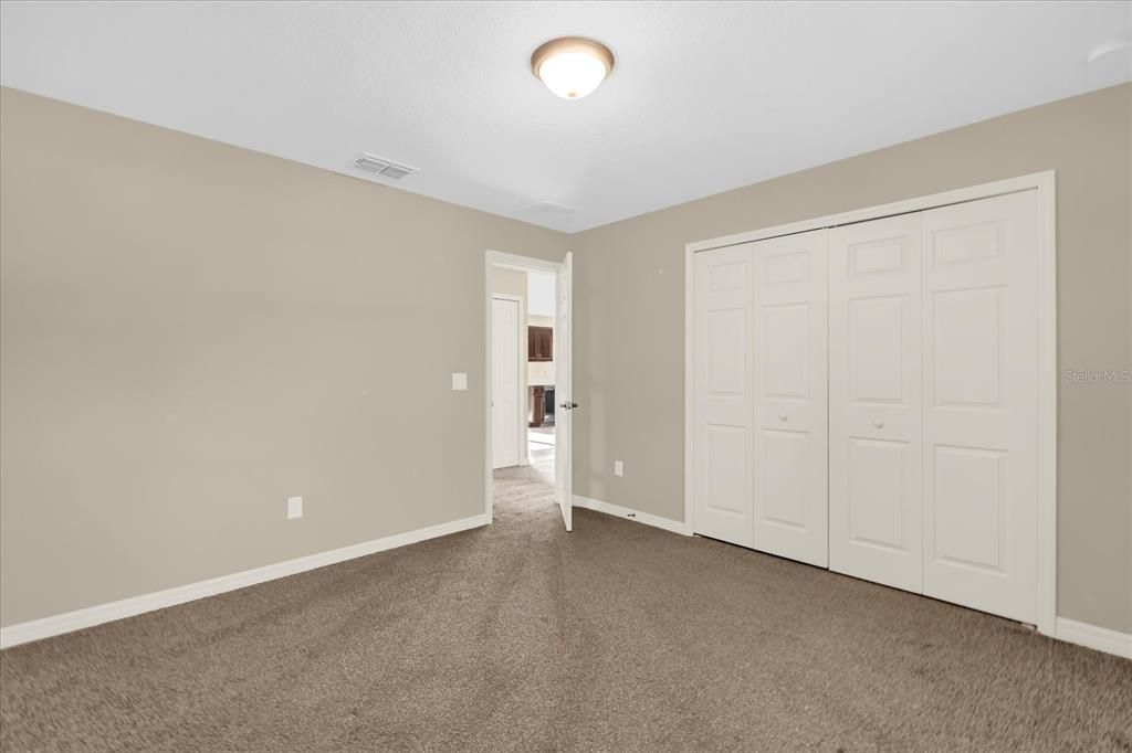 合同活跃: $239,000 (3 贝兹, 2 浴室, 1335 平方英尺)