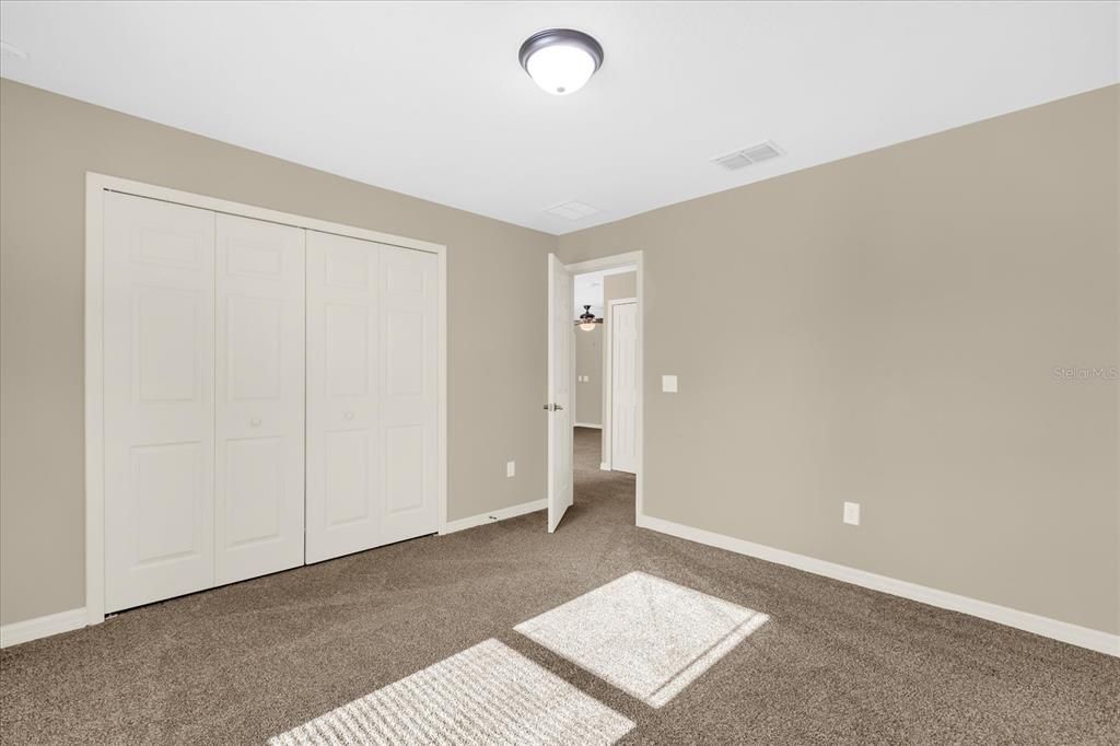 合同活跃: $239,000 (3 贝兹, 2 浴室, 1335 平方英尺)