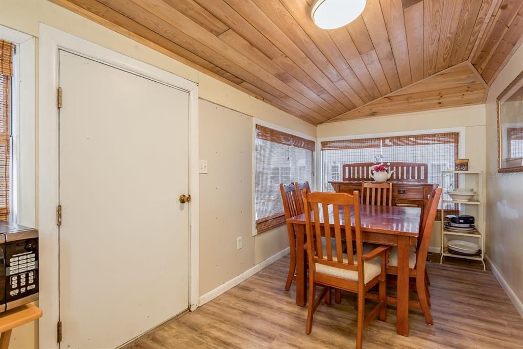 For Sale: $535,000 (7 beds, 6 baths, 3416 Square Feet)