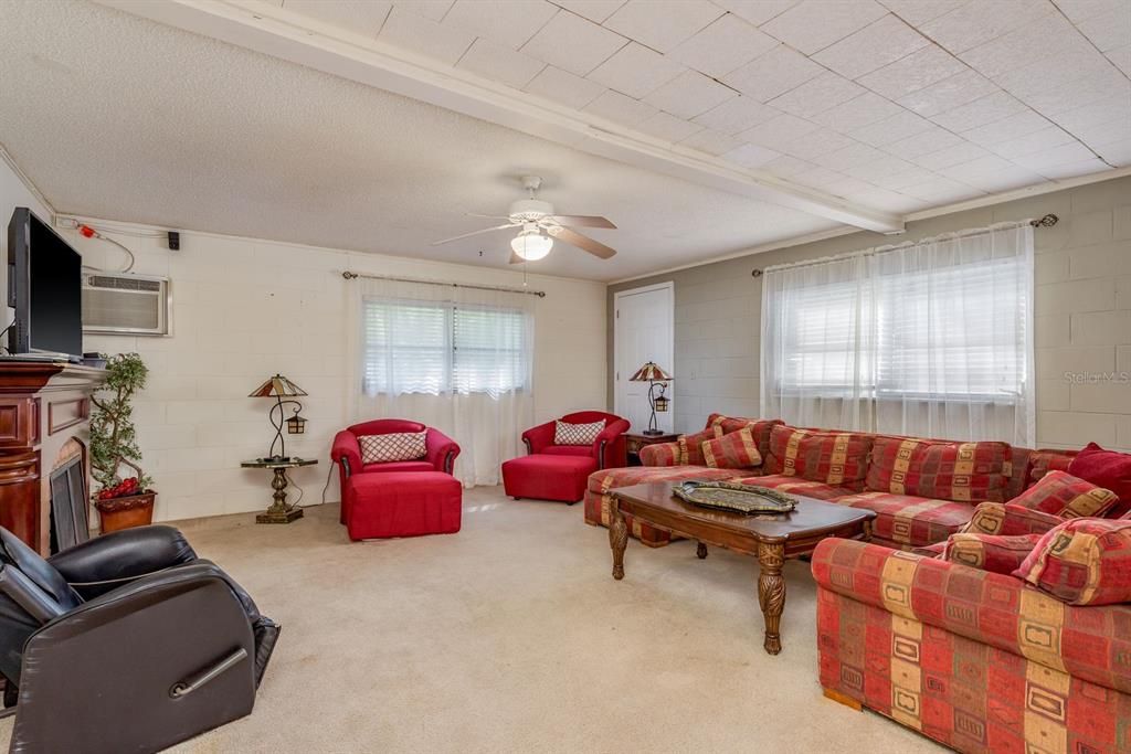 For Sale: $535,000 (7 beds, 6 baths, 3416 Square Feet)