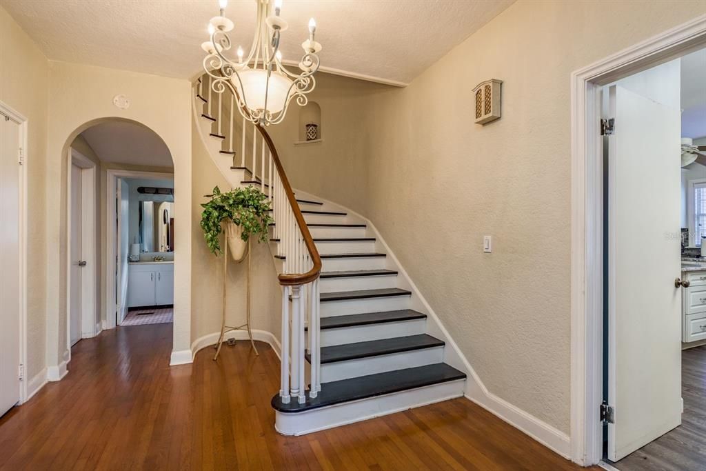 For Sale: $535,000 (7 beds, 6 baths, 3416 Square Feet)