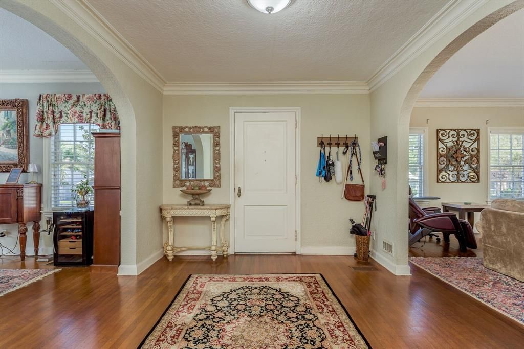 For Sale: $535,000 (7 beds, 6 baths, 3416 Square Feet)