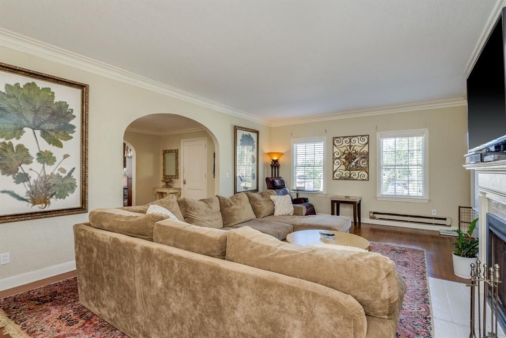 For Sale: $535,000 (7 beds, 6 baths, 3416 Square Feet)