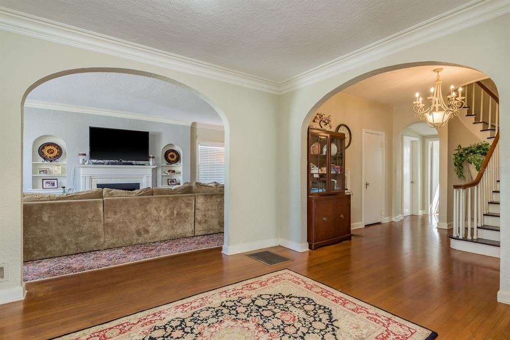 For Sale: $535,000 (7 beds, 6 baths, 3416 Square Feet)