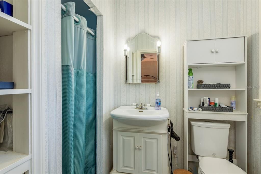 For Sale: $535,000 (7 beds, 6 baths, 3416 Square Feet)