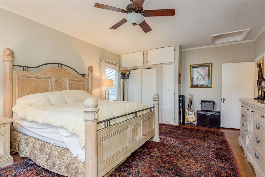 For Sale: $535,000 (7 beds, 6 baths, 3416 Square Feet)