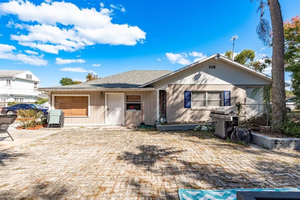 For Sale: $535,000 (7 beds, 6 baths, 3416 Square Feet)