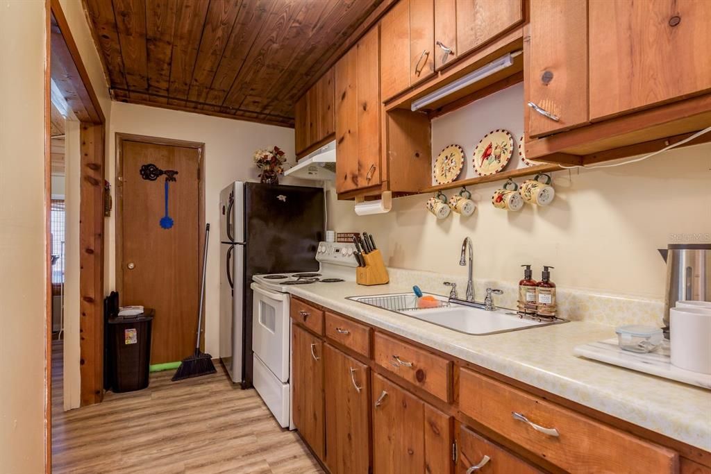 For Sale: $535,000 (7 beds, 6 baths, 3416 Square Feet)