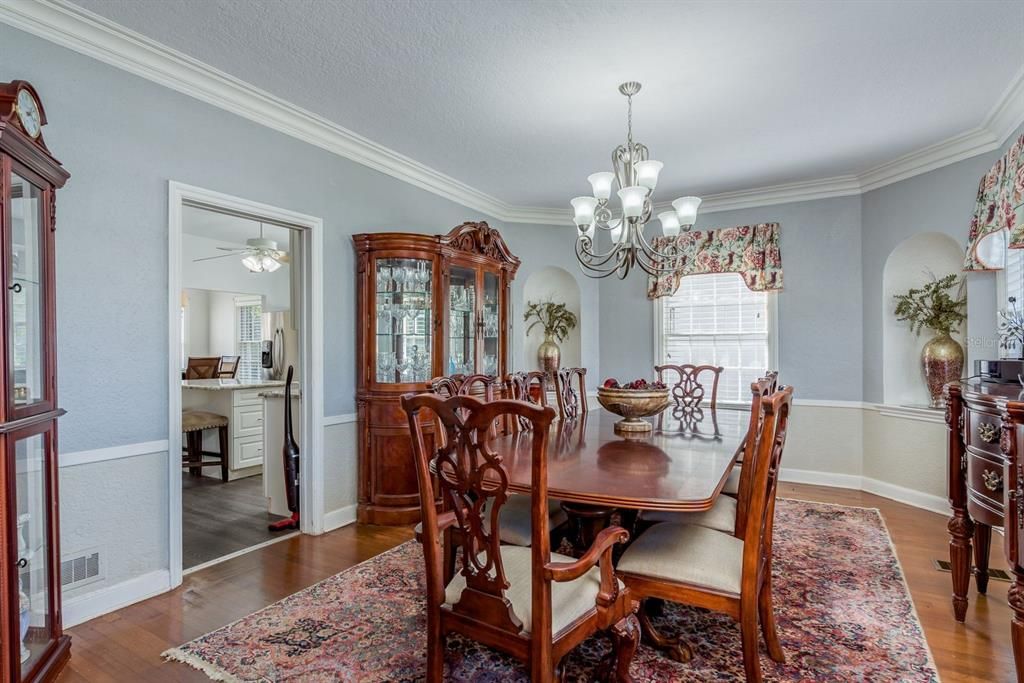 For Sale: $535,000 (7 beds, 6 baths, 3416 Square Feet)