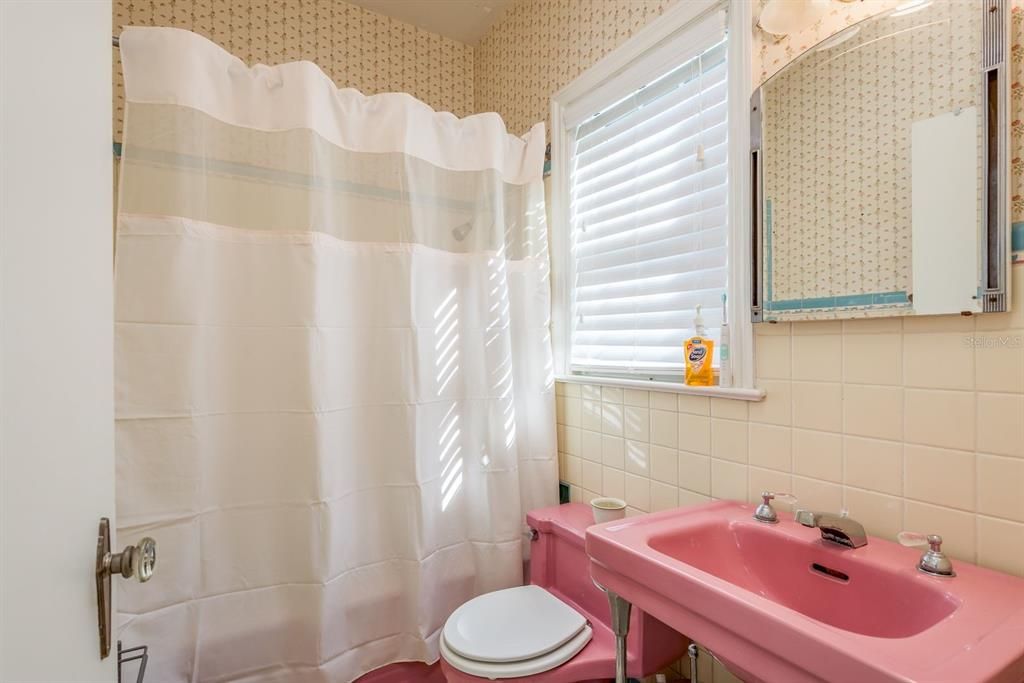 For Sale: $535,000 (7 beds, 6 baths, 3416 Square Feet)