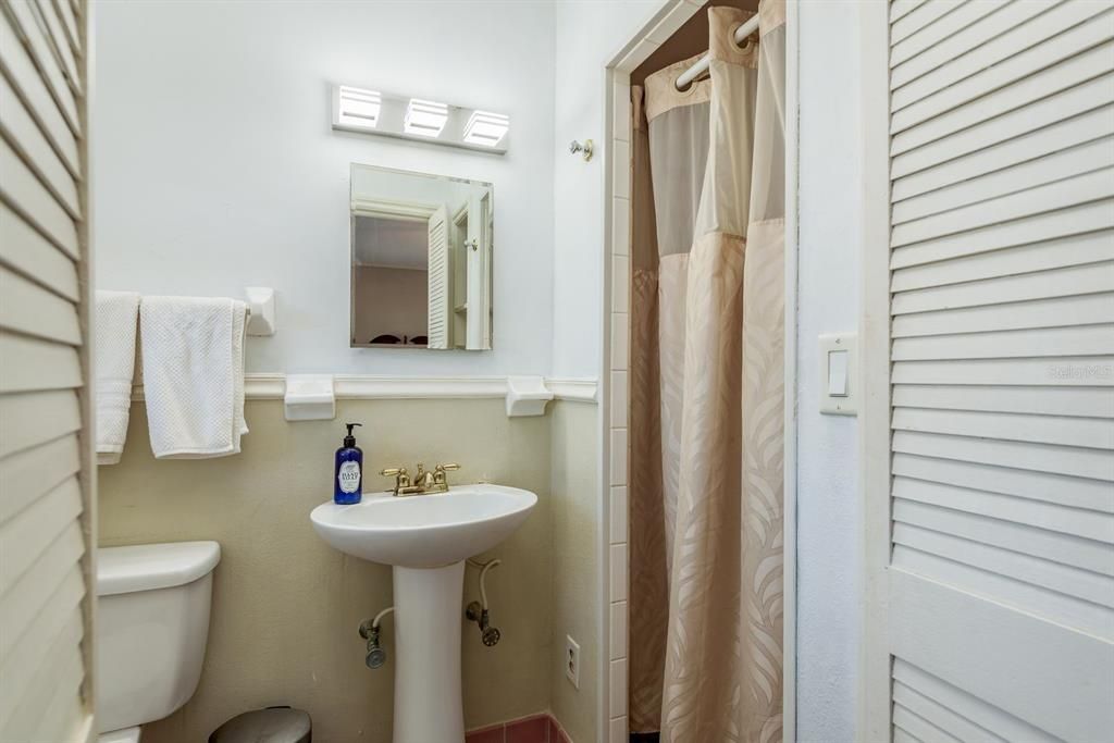 For Sale: $535,000 (7 beds, 6 baths, 3416 Square Feet)