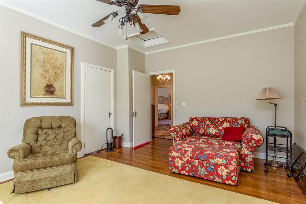 For Sale: $535,000 (7 beds, 6 baths, 3416 Square Feet)