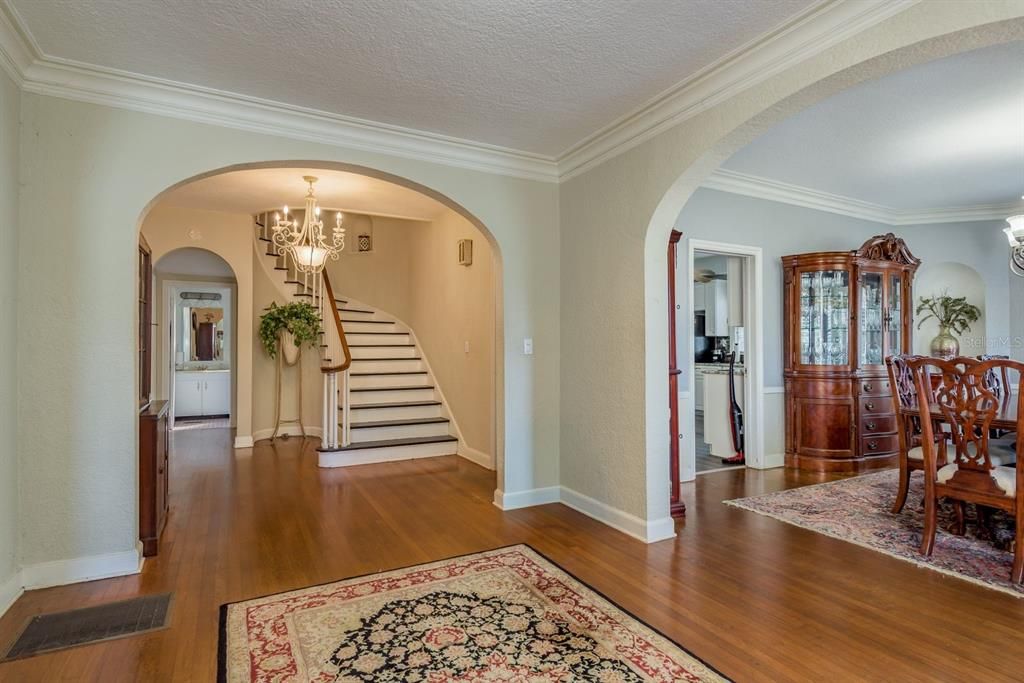 For Sale: $535,000 (7 beds, 6 baths, 3416 Square Feet)