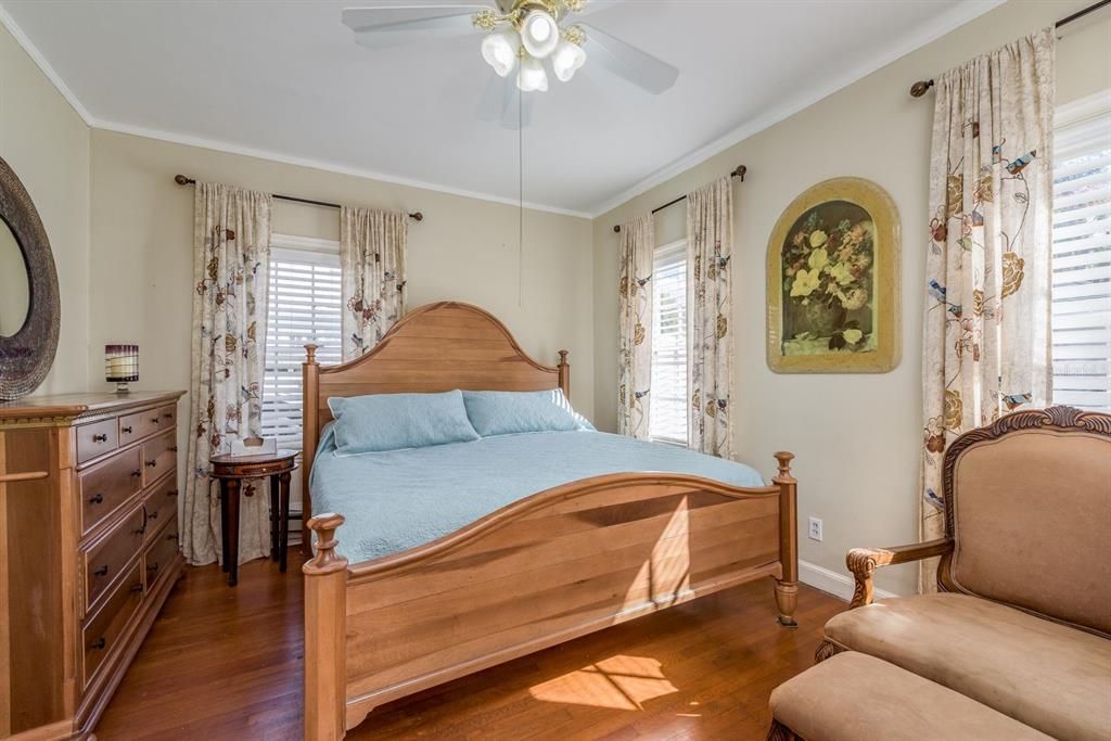 For Sale: $535,000 (7 beds, 6 baths, 3416 Square Feet)