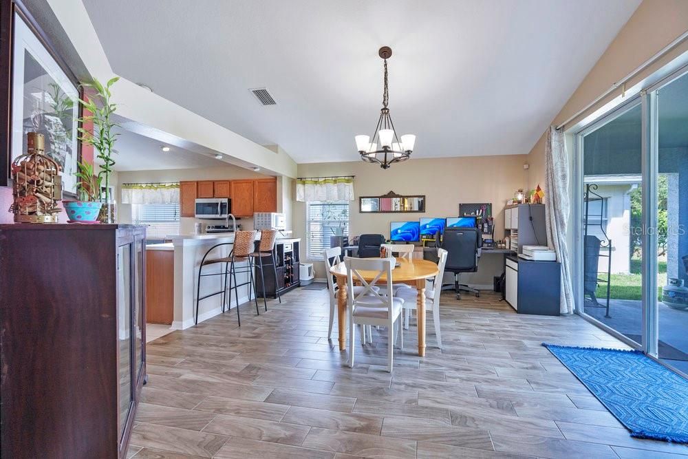 Под контрактом: $298,000 (3 спален, 2 ванн, 1618 Квадратных фут)