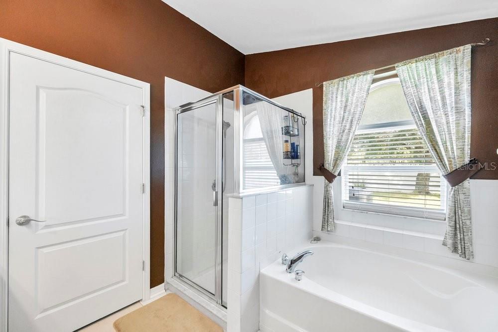 Под контрактом: $298,000 (3 спален, 2 ванн, 1618 Квадратных фут)