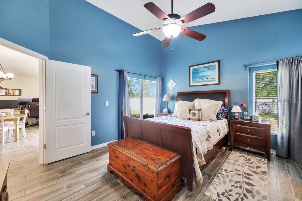 Под контрактом: $298,000 (3 спален, 2 ванн, 1618 Квадратных фут)