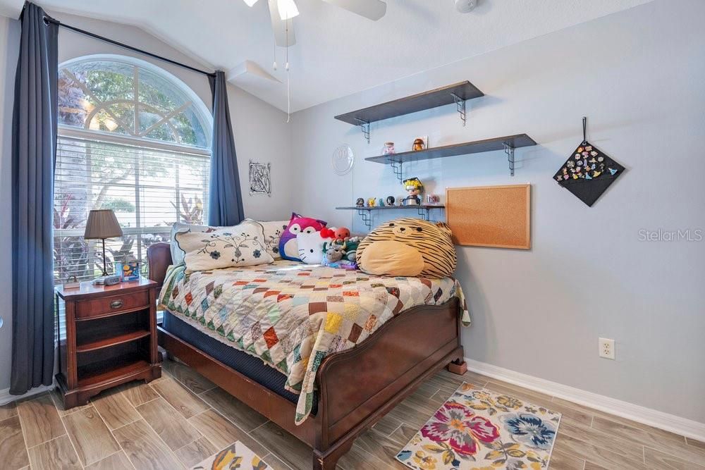 Под контрактом: $298,000 (3 спален, 2 ванн, 1618 Квадратных фут)