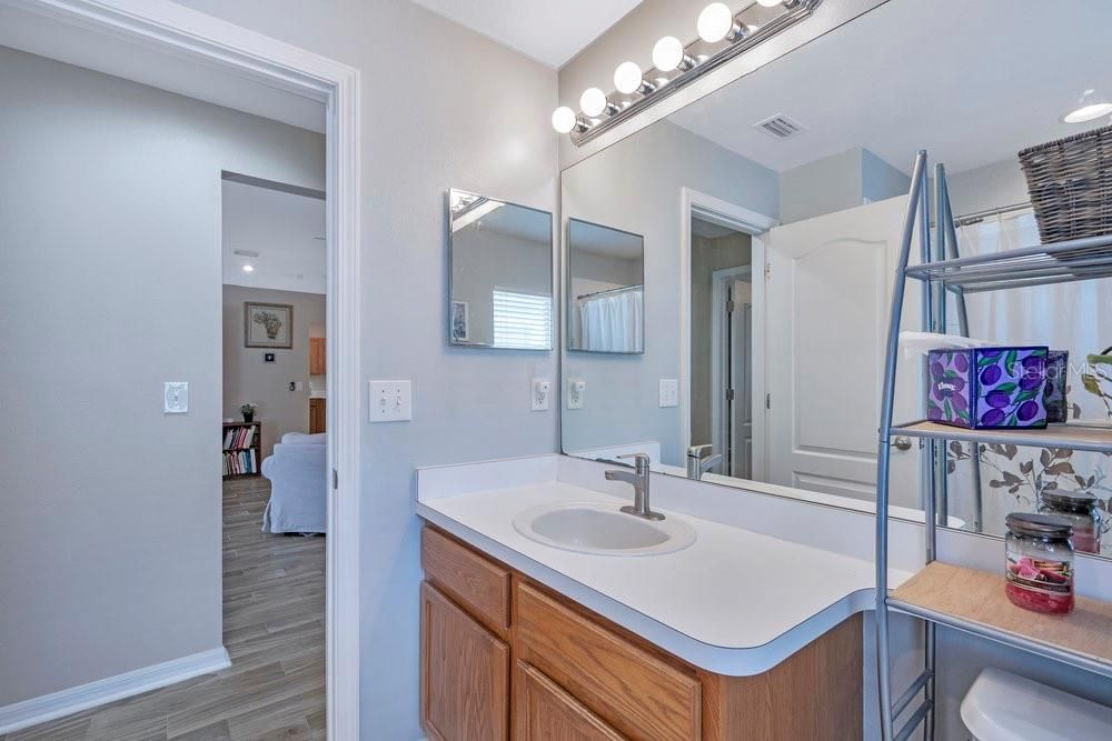 Под контрактом: $298,000 (3 спален, 2 ванн, 1618 Квадратных фут)