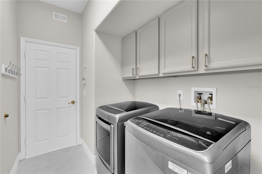 For Sale: $729,000 (3 beds, 2 baths, 2285 Square Feet)