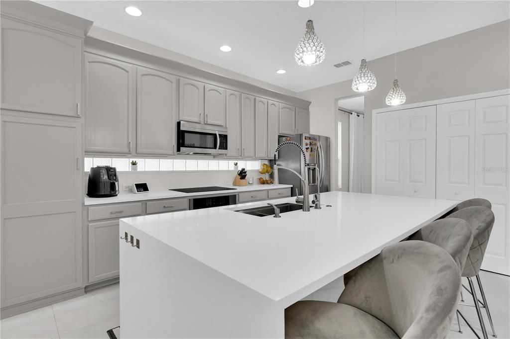 For Sale: $729,000 (3 beds, 2 baths, 2285 Square Feet)