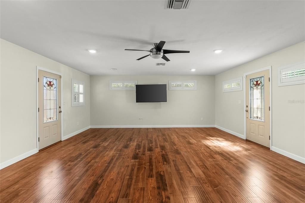 Activo con contrato: $240,000 (3 camas, 1 baños, 1501 Pies cuadrados)