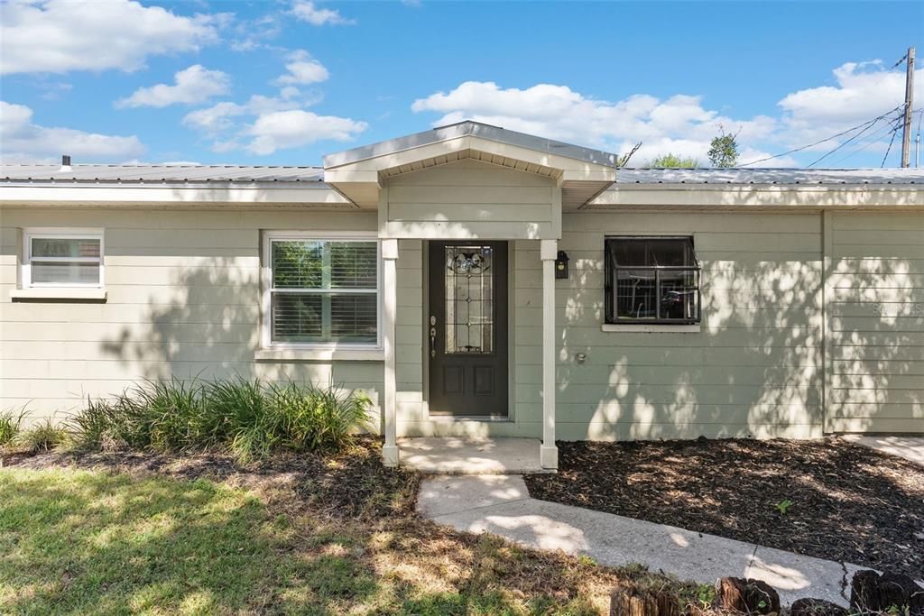 Activo con contrato: $240,000 (3 camas, 1 baños, 1501 Pies cuadrados)