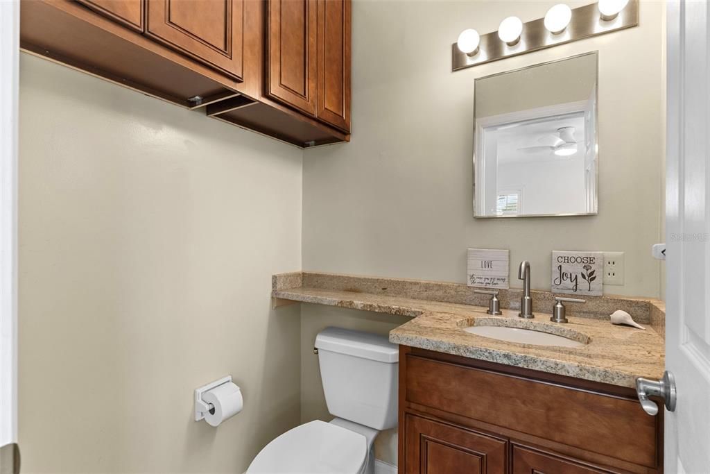 Activo con contrato: $240,000 (3 camas, 1 baños, 1501 Pies cuadrados)