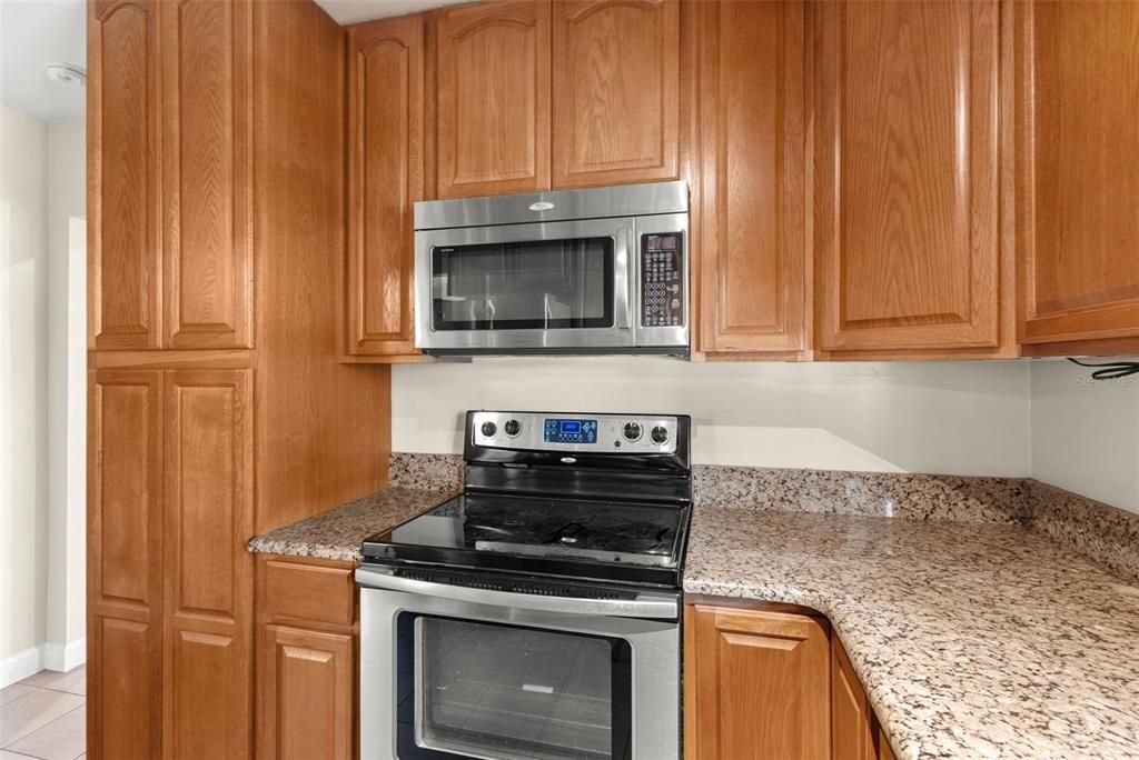 Activo con contrato: $240,000 (3 camas, 1 baños, 1501 Pies cuadrados)