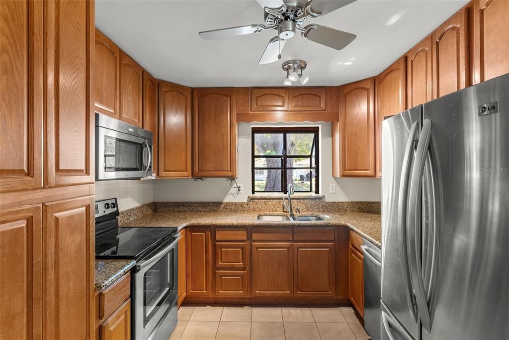 Activo con contrato: $240,000 (3 camas, 1 baños, 1501 Pies cuadrados)