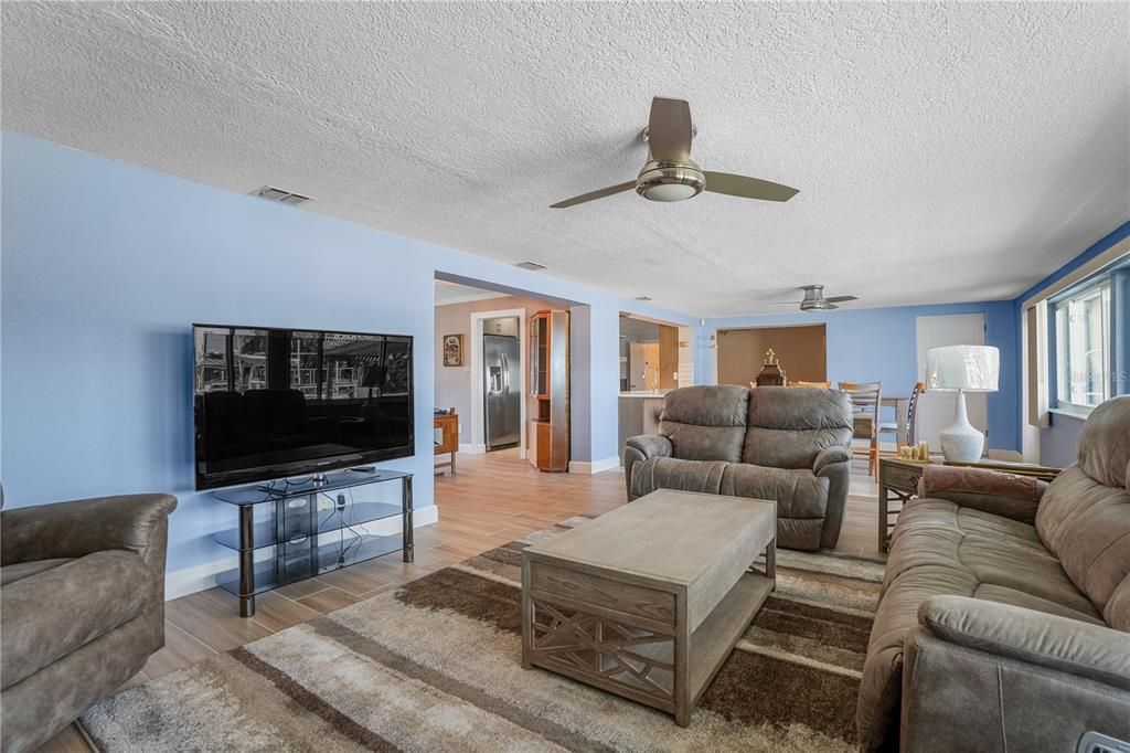 待售: $1,199,000 (4 贝兹, 2 浴室, 2548 平方英尺)