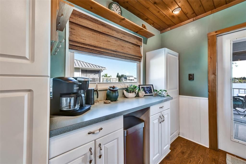 На продажу: $549,000 (2 спален, 1 ванн, 864 Квадратных фут)