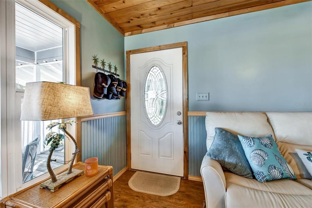 На продажу: $549,000 (2 спален, 1 ванн, 864 Квадратных фут)