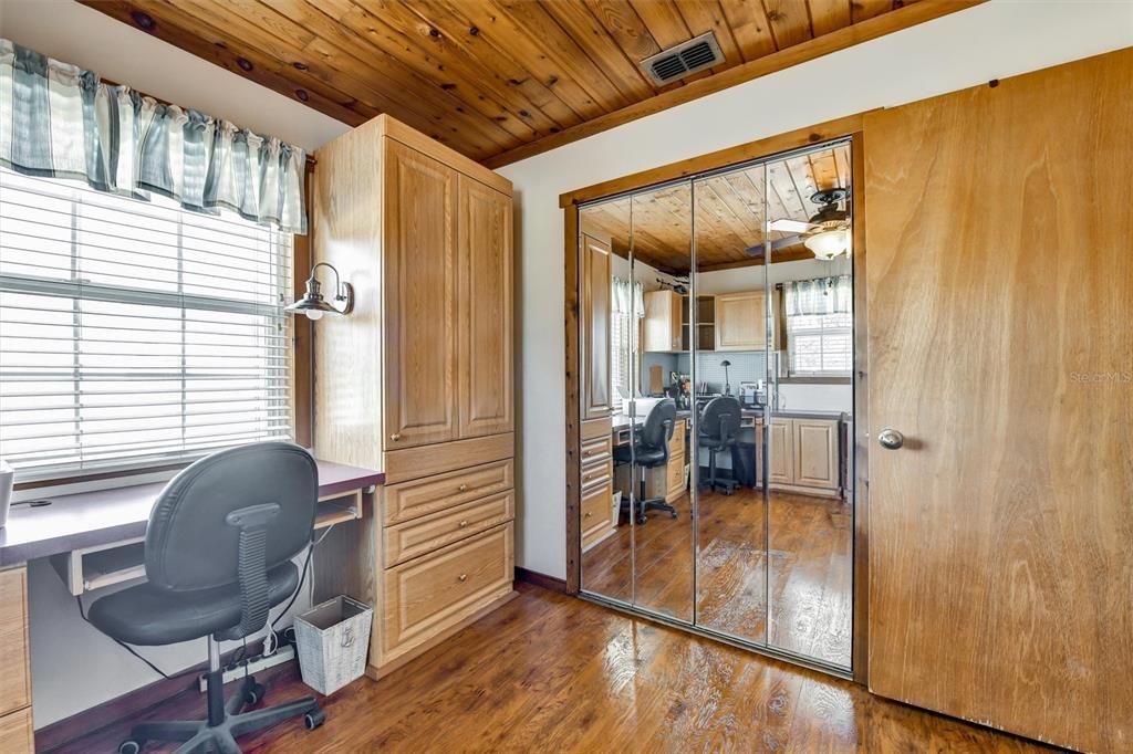 На продажу: $549,000 (2 спален, 1 ванн, 864 Квадратных фут)