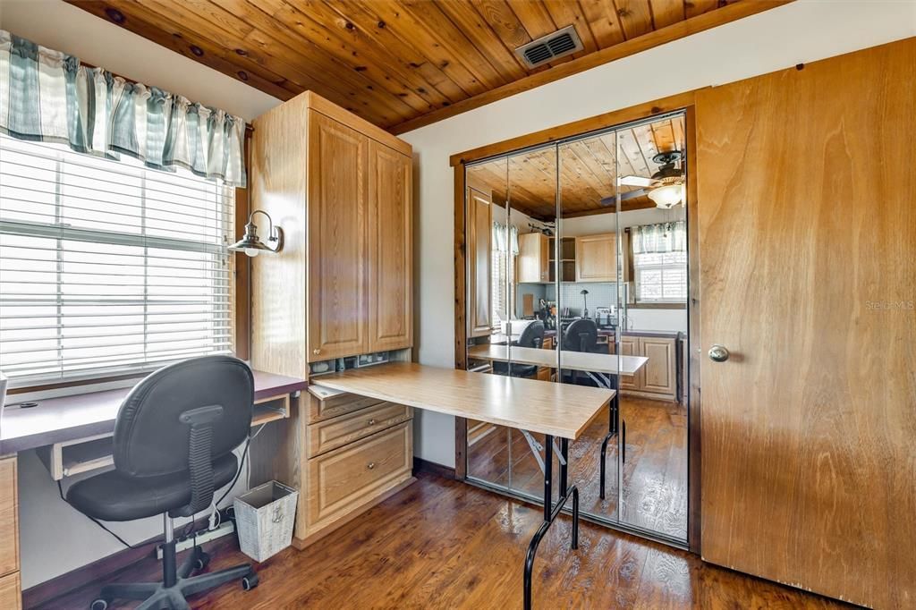 На продажу: $549,000 (2 спален, 1 ванн, 864 Квадратных фут)