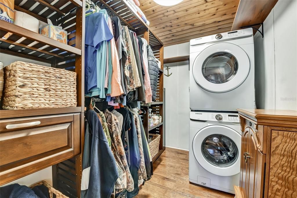 На продажу: $549,000 (2 спален, 1 ванн, 864 Квадратных фут)