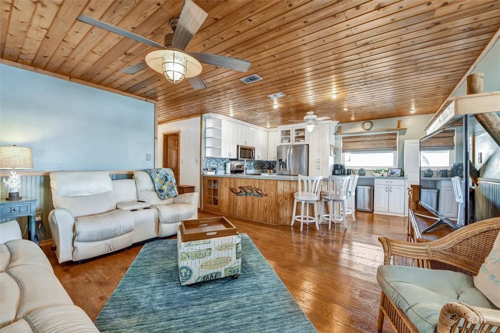 На продажу: $549,000 (2 спален, 1 ванн, 864 Квадратных фут)