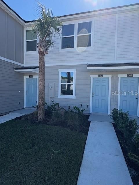 合同活跃: $243,990 (2 贝兹, 2 浴室, 1109 平方英尺)