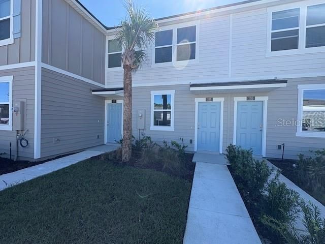 合同活跃: $243,990 (2 贝兹, 2 浴室, 1109 平方英尺)