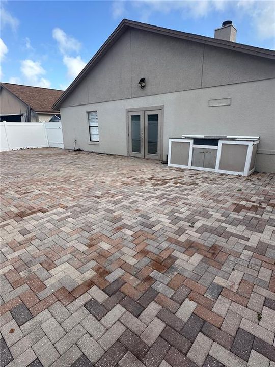 For Rent: $2,650 (3 beds, 2 baths, 1377 Square Feet)