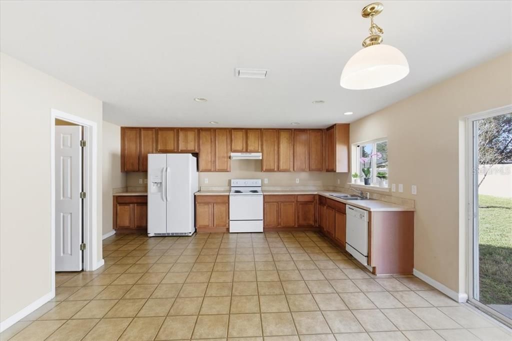 待售: $379,000 (3 贝兹, 2 浴室, 2726 平方英尺)