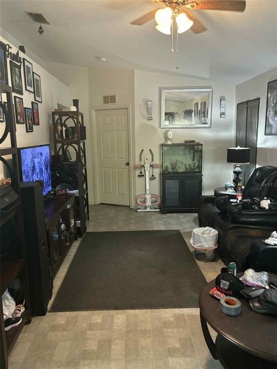 For Sale: $250,000 (4 beds, 2 baths, 1156 Square Feet)