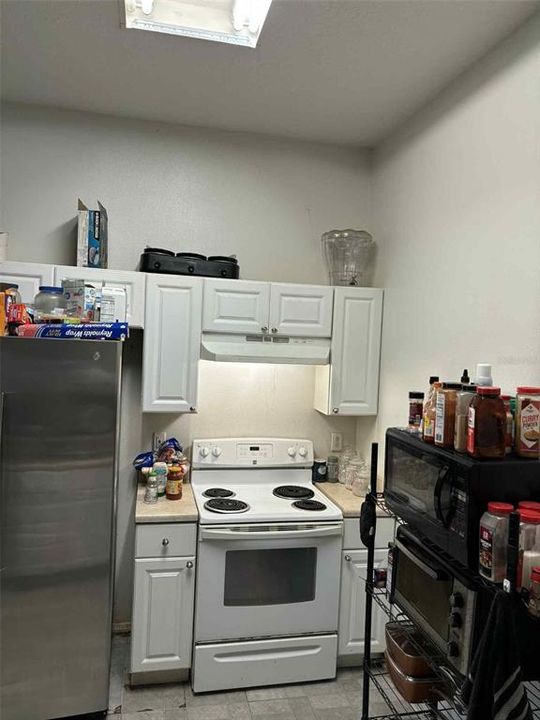 For Sale: $250,000 (4 beds, 2 baths, 1156 Square Feet)