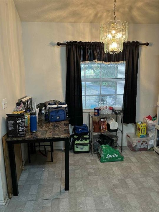 For Sale: $250,000 (4 beds, 2 baths, 1156 Square Feet)