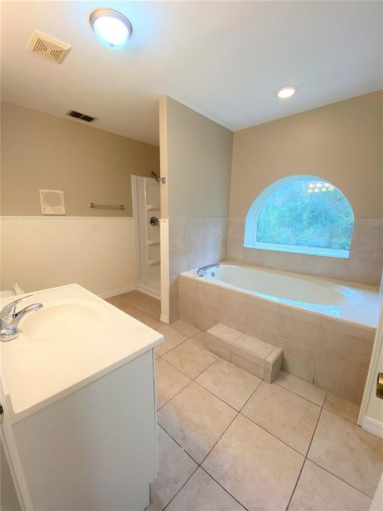 Active With Contract: $1,675 (4 beds, 2 baths, 1575 Square Feet)