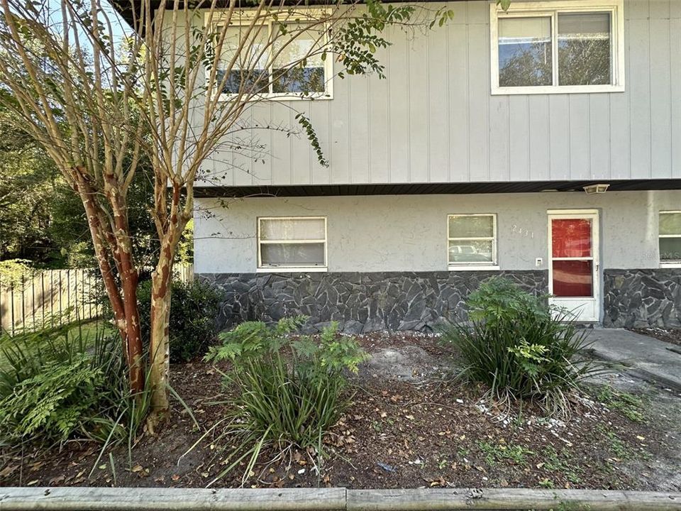 Active With Contract: $1,675 (4 beds, 2 baths, 1575 Square Feet)